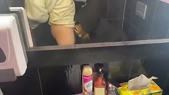 Slut Had Sex In The Toilet Of The Club