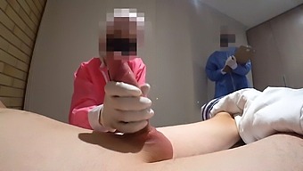 Hd-Pornovideo Mit Einer Japanischen Krankenschwester, Die Den Penis Eines Patienten Untersucht