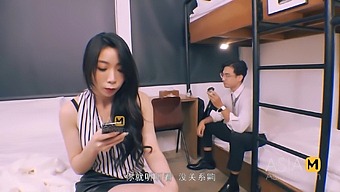 Xia Qing Zi'S Hotel Room Encounter: A Hot And Steamy Delight