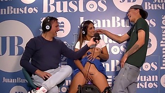 Het Uitdagende Verzoek Van Natalia Garcia Aan Een Hamburger Leidt Tot Orale Seks In De Show Van Juan Bustos