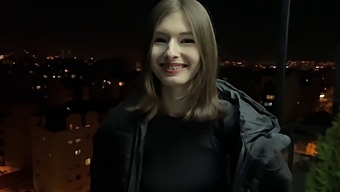 Les Talents Hardcore D'Une Adolescente Russe En Action