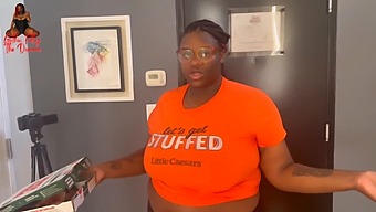 African American Plus-Size Woman Gives Up Adult Industry, Works At Pizza Place, And Receives Gratuity